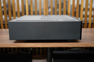 Hegel H190 - Left Side