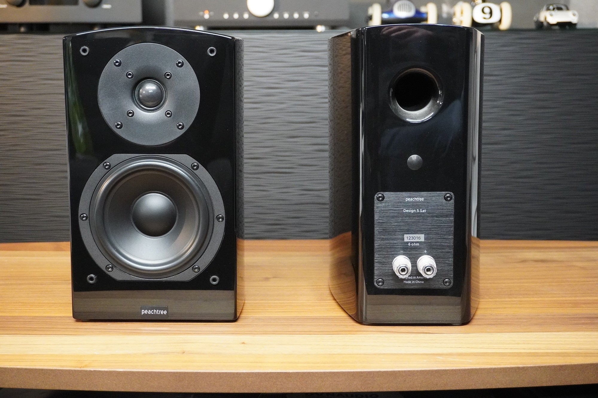 Peachtree Audio D5 - Front and Rear