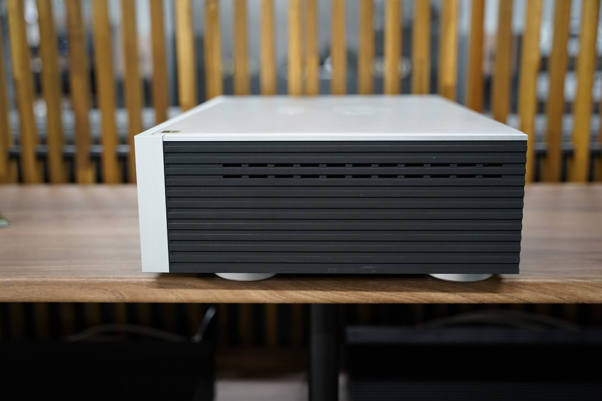 HiFi Rose RS150b - Side Right