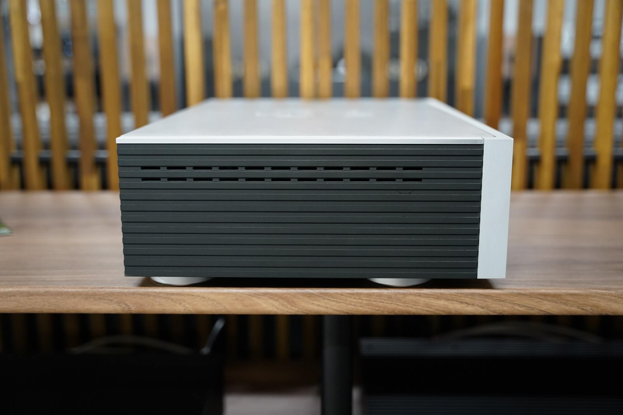 HiFi Rose RS150b - Side Left