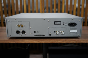 Luxman D-03X - Rear